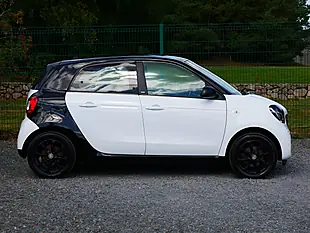 Used 2018 Smart Forfour Passion White / Black - Interior and Exterior details 5
