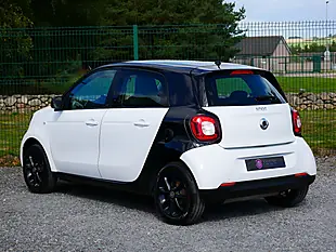 Used 2018 Smart Forfour Passion White / Black - Interior and Exterior details 7