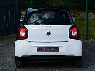Used 2018 Smart Forfour Passion White / Black - Interior and Exterior details 8