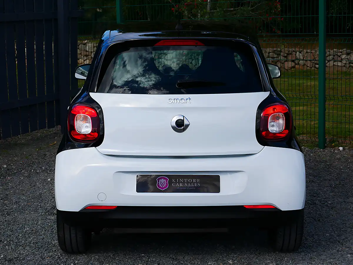 Used 2018 Smart Forfour Passion White / Black - Interior and Exterior details 8