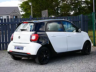 Used 2018 Smart Forfour Passion White / Black - Interior and Exterior details 9