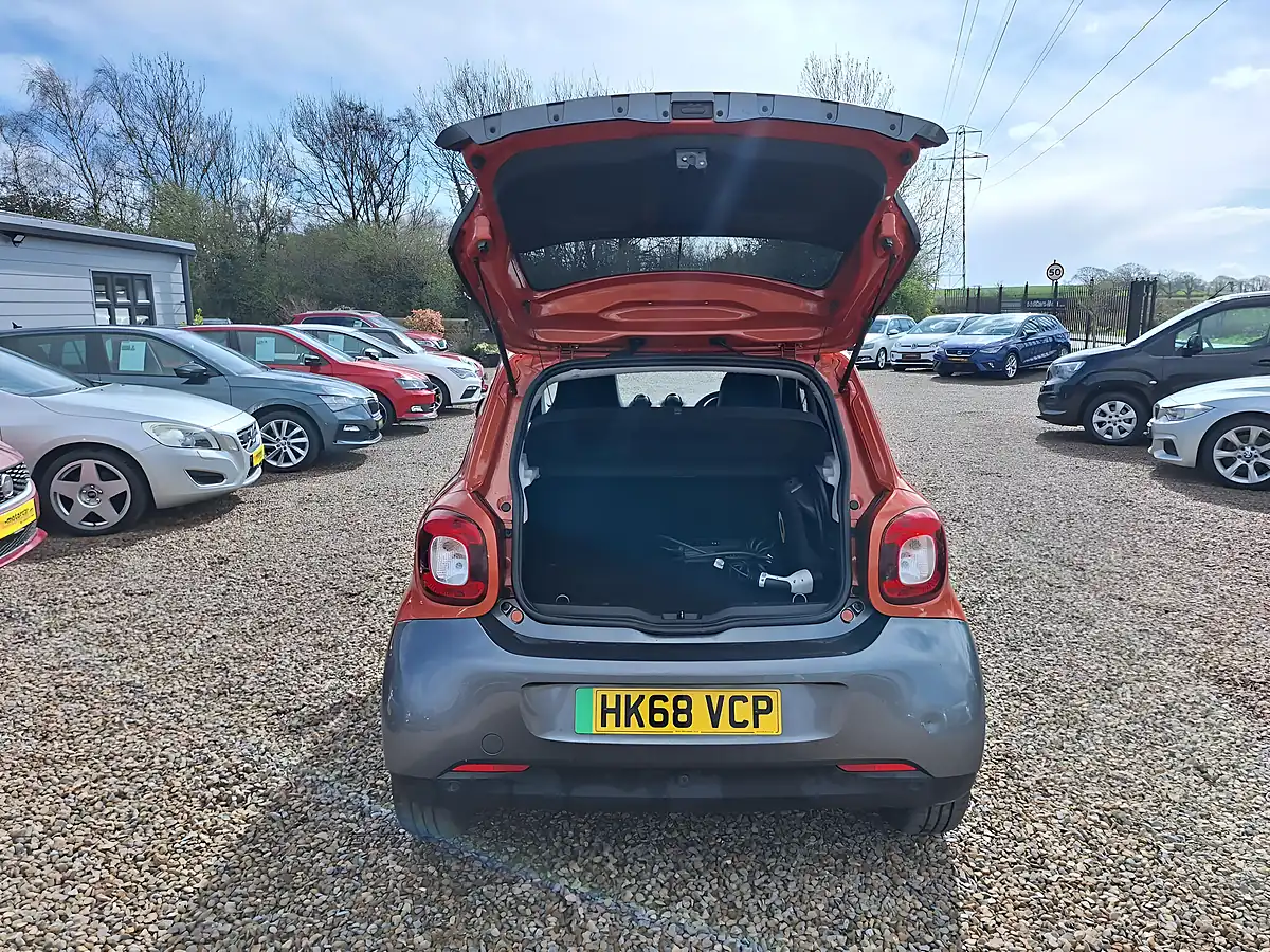 Used 2018 Smart Forfour Prime (premium) Orange - Interior and Exterior details 13