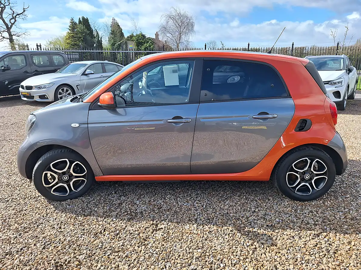 Used 2018 Smart Forfour Prime (premium) Orange - Interior and Exterior details 5