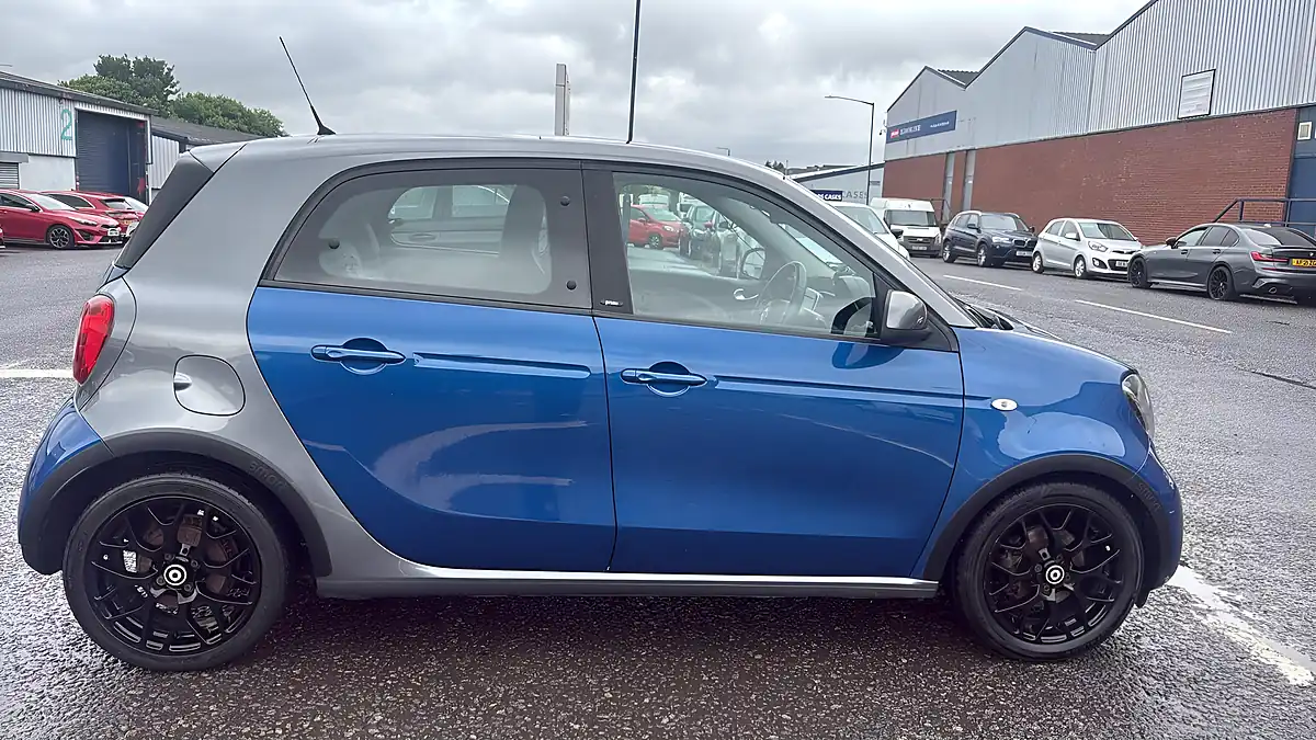 Used 2018 Smart Forfour Prime Sport (premium) Grey - Interior and Exterior details 4