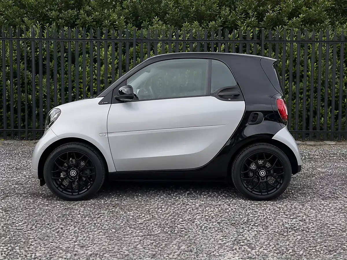 Used 2018 Smart Fortwo Coupe Prime Sport (premium) Black - Interior and Exterior details 4