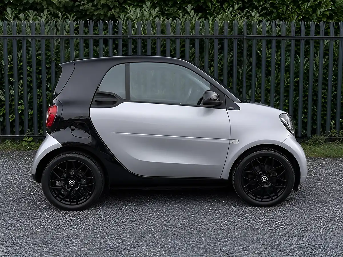 Used 2018 Smart Fortwo Coupe Prime Sport (premium) Black - Interior and Exterior details 9