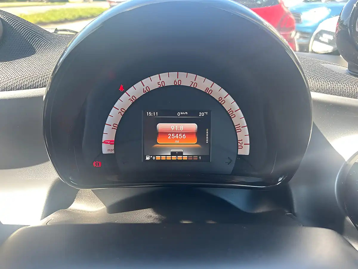 Used 2018 Smart Fortwo Prime Coupe White - Interior and Exterior details 11