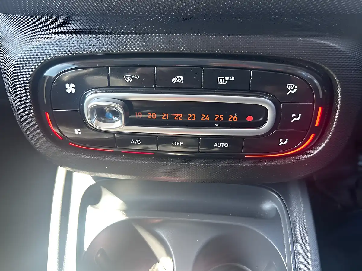 Used 2018 Smart Fortwo Prime Coupe White - Interior and Exterior details 13