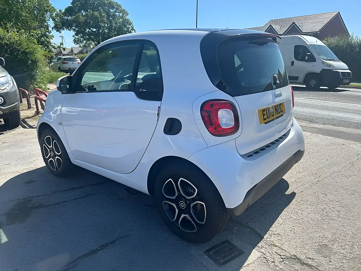 Used 2018 Smart Fortwo Prime Coupe White - Interior and Exterior details 2
