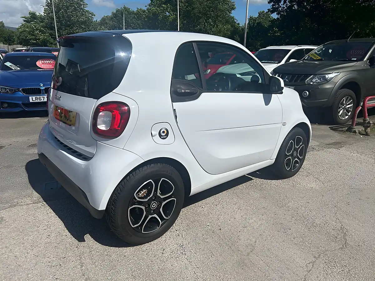 Used 2018 Smart Fortwo Prime Coupe White - Interior and Exterior details 3