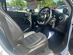 Used 2018 Smart Fortwo Prime Coupe White - Interior and Exterior details 4