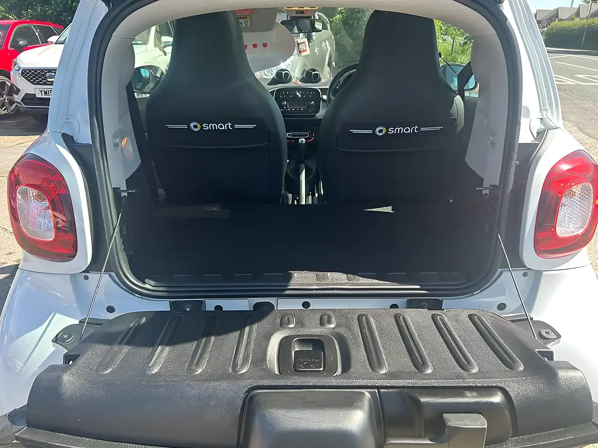 Used 2018 Smart Fortwo Prime Coupe White - Interior and Exterior details 8