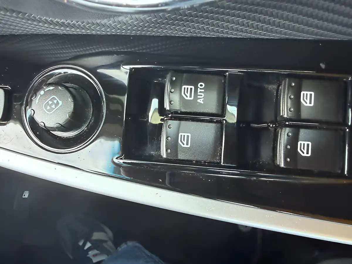 Used 2018 Ssangyong Korando Elx Black - Interior and Exterior details 18