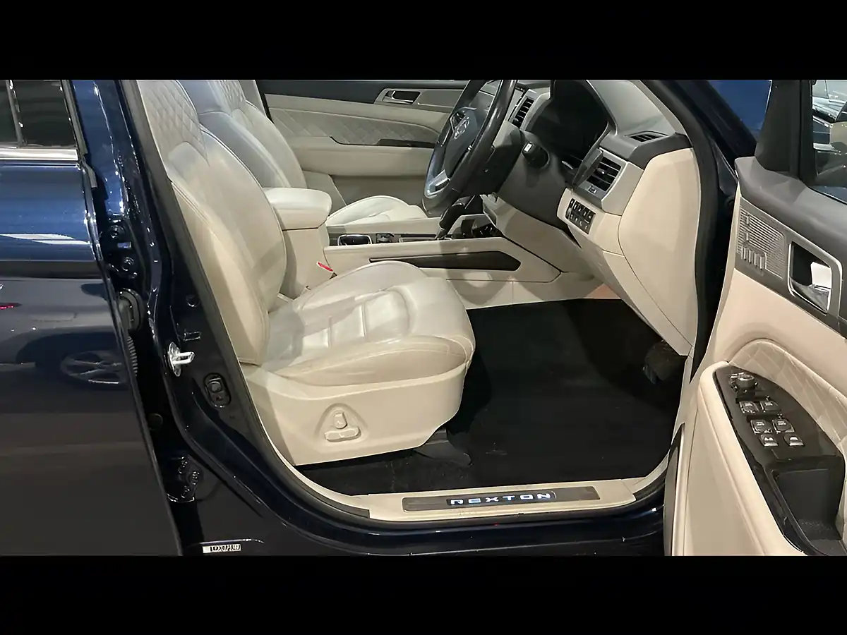 Used 2018 Ssangyong Rexton Ultimate Blue - Interior and Exterior details 11