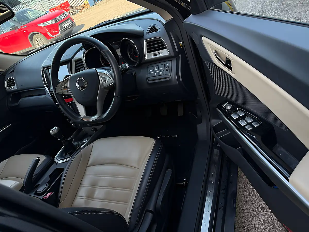 Used 2018 Ssangyong Tivoli Elx Black - Interior and Exterior details 12