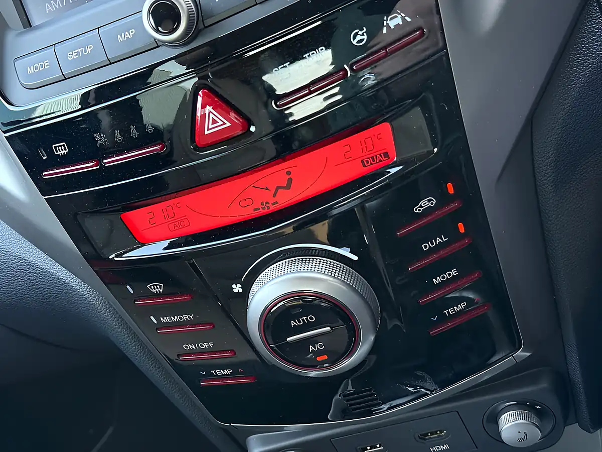 Used 2018 Ssangyong Tivoli Elx Black - Interior and Exterior details 18