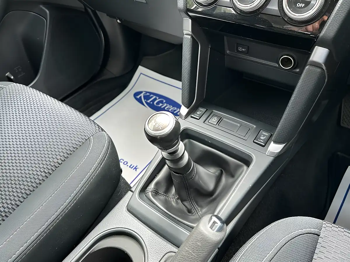 Used 2018 Subaru Forester Xe White - Interior and Exterior details 13