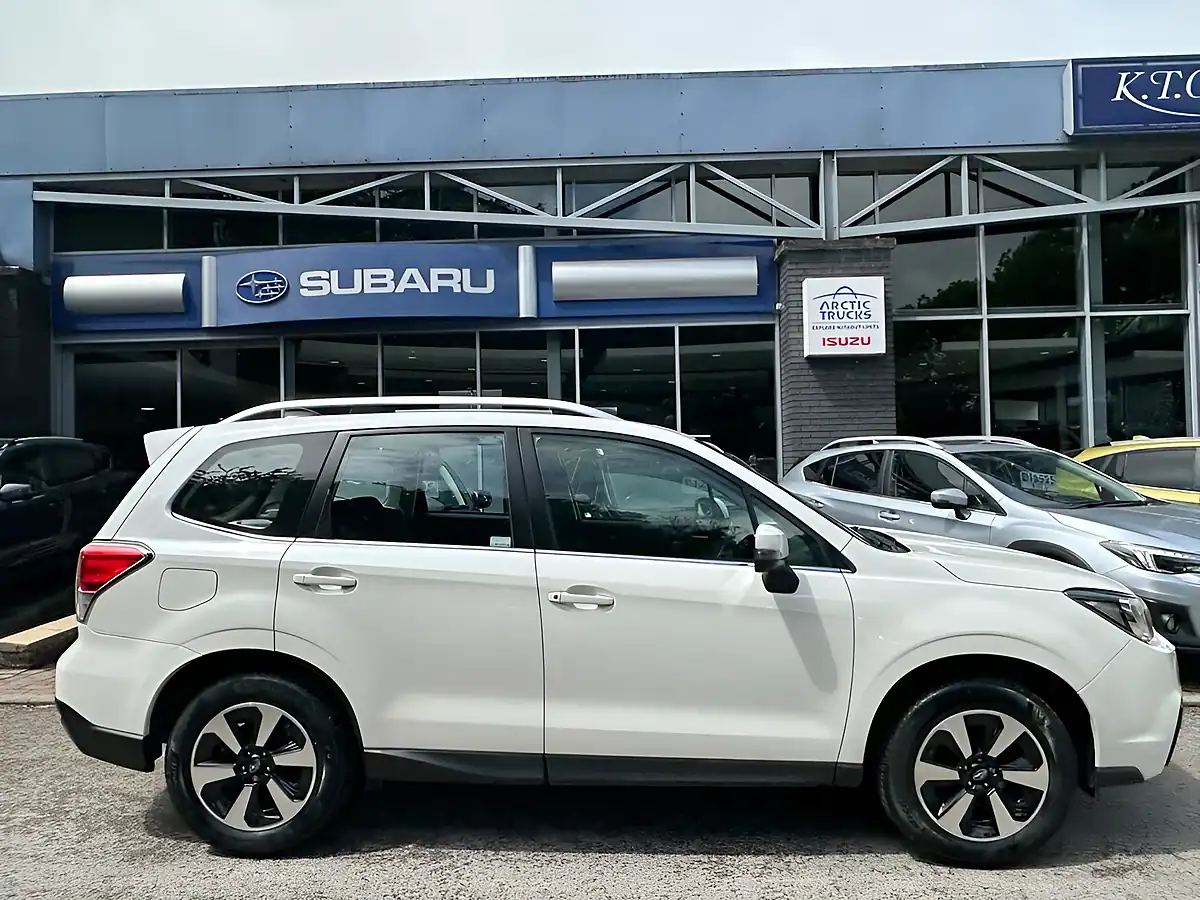 Used 2018 Subaru Forester Xe White - Interior and Exterior details 5