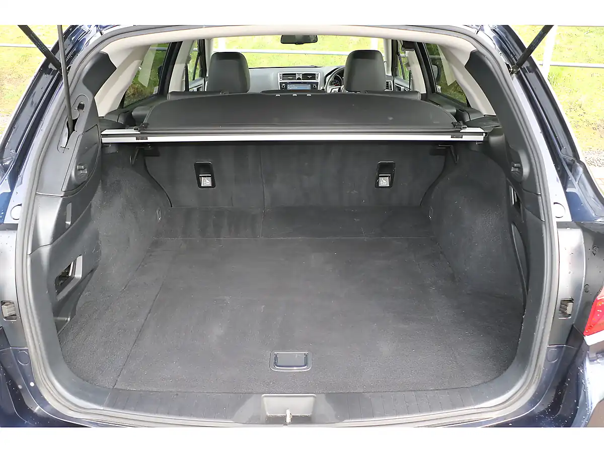 Used 2018 Subaru Outback Se Premium Dark Blue - Interior and Exterior details 15