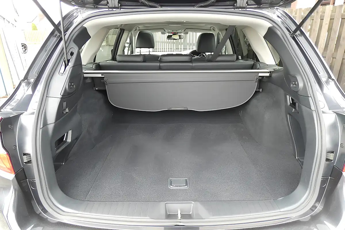 Used 2018 Subaru Outback Se Premium Grey - Interior and Exterior details 17