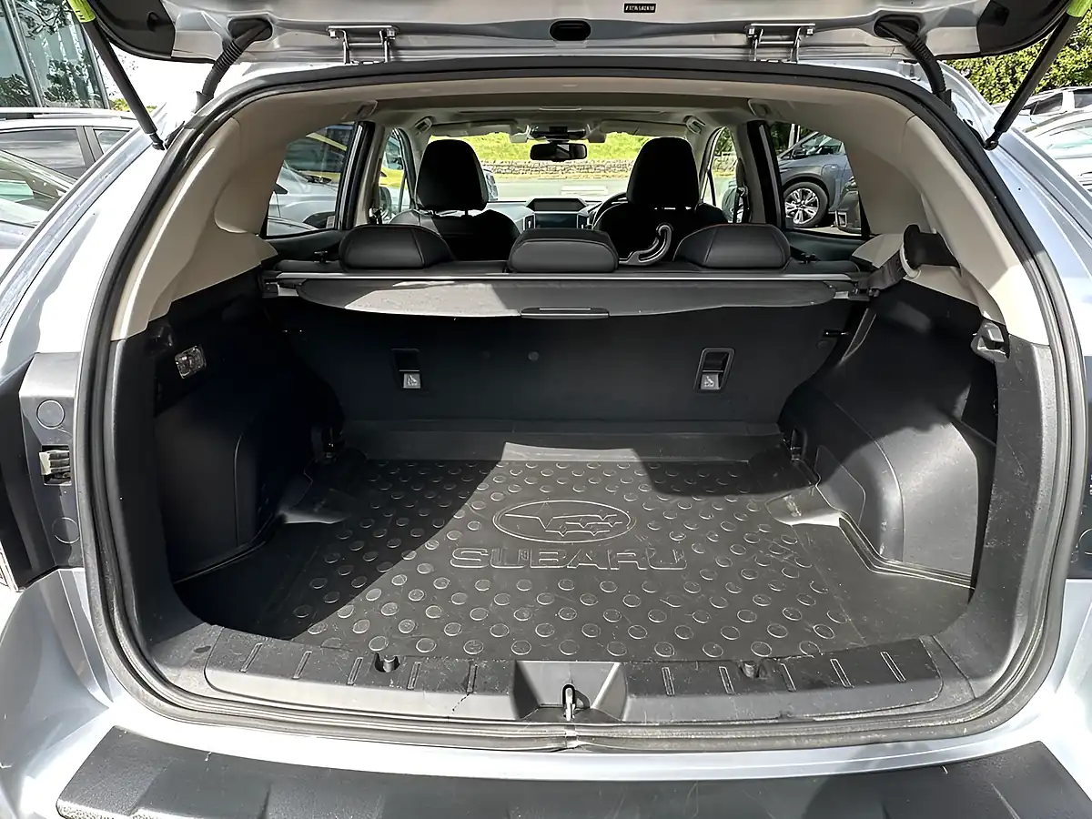 Used 2018 Subaru Xv Se Premium Silver - Interior and Exterior details 13