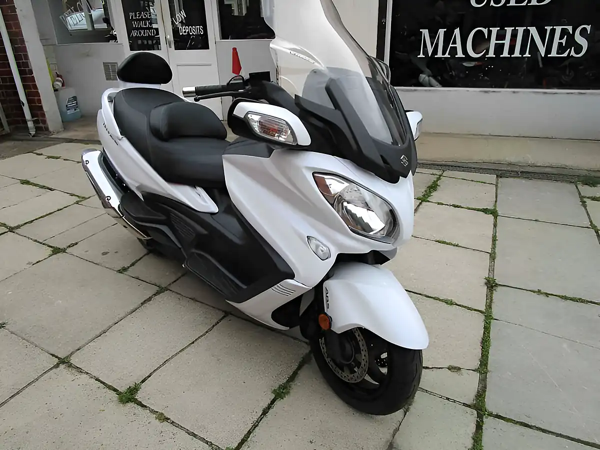 Used 2018 Suzuki AN650 Burgman ZL8 White - Interior and Exterior details 5