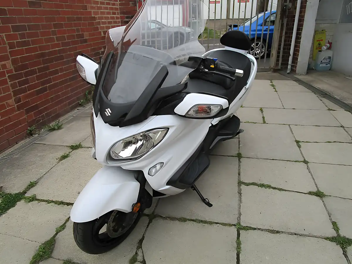 Used 2018 Suzuki AN650 ZL8 Burgman White - Interior and Exterior details 11