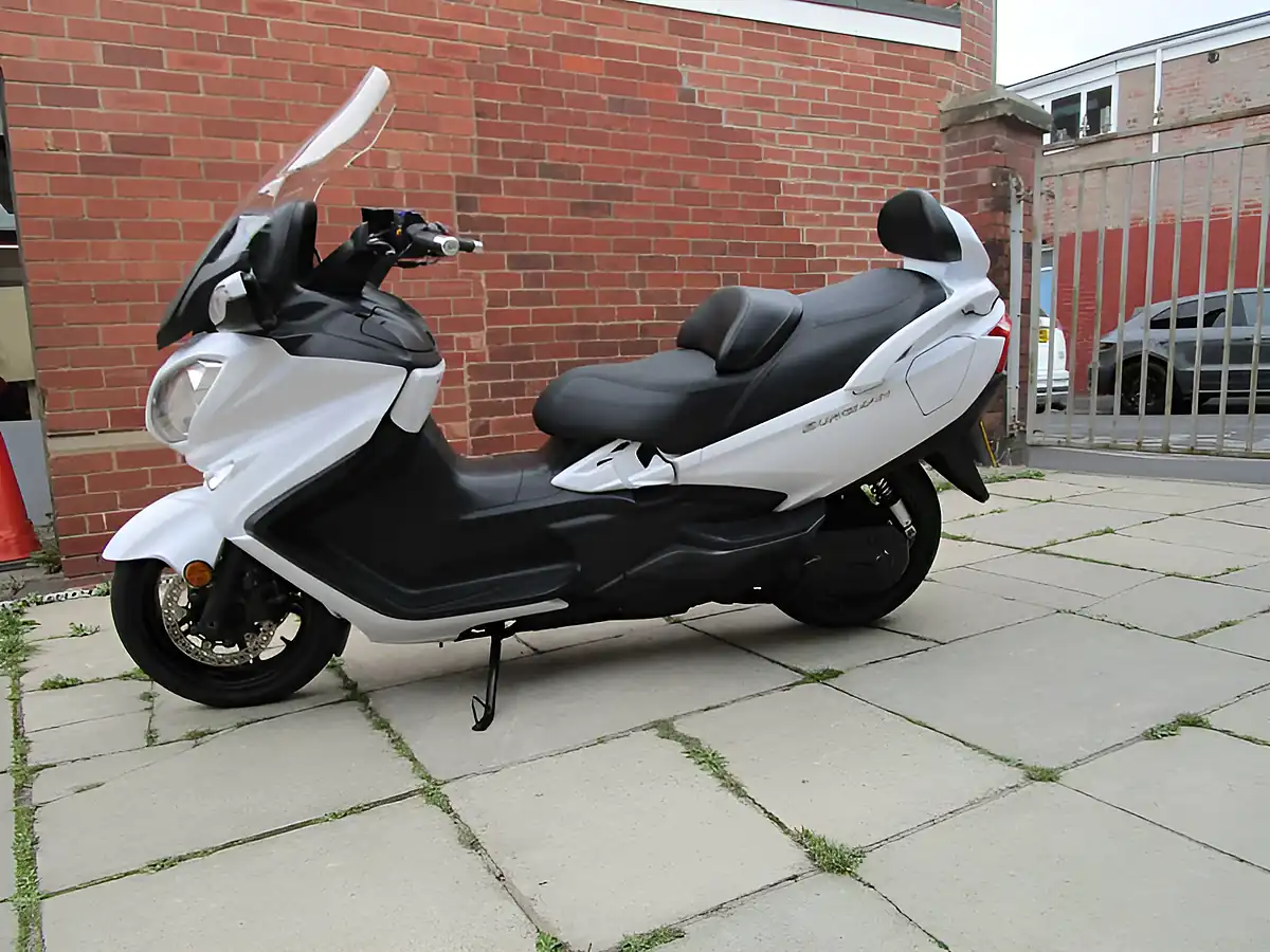 Used 2018 Suzuki AN650 ZL8 Burgman White - Interior and Exterior details 12