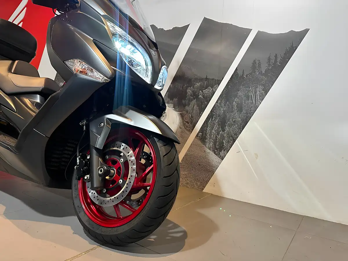 Used 2018 Suzuki Burgman 400 Black - Interior and Exterior details 4