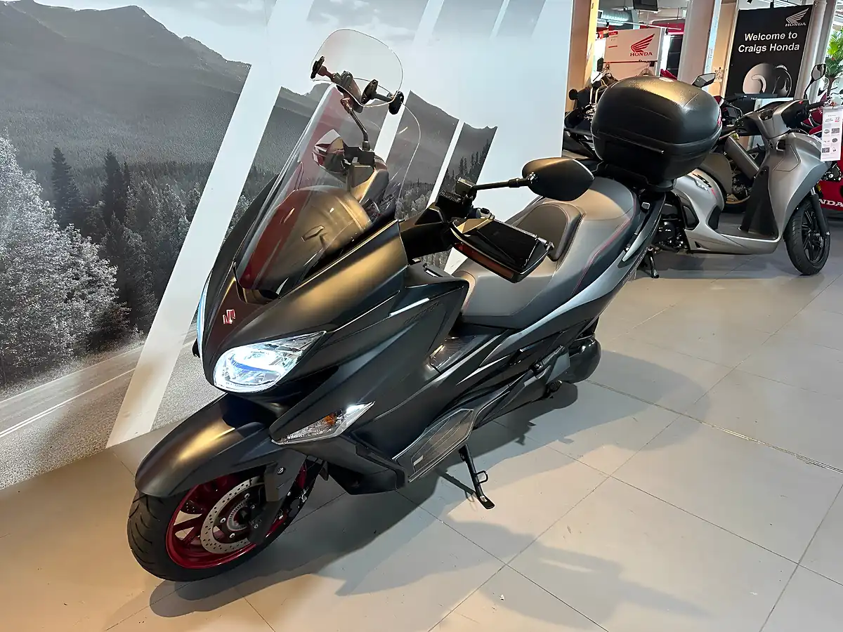 Used 2018 Suzuki Burgman 400 Black - Interior and Exterior details 5