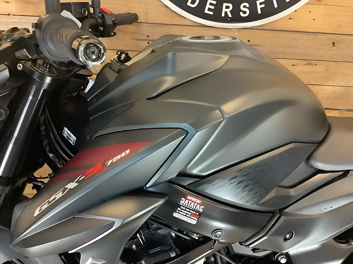 Used 2018 Suzuki Gsx Black - Interior and Exterior details 12