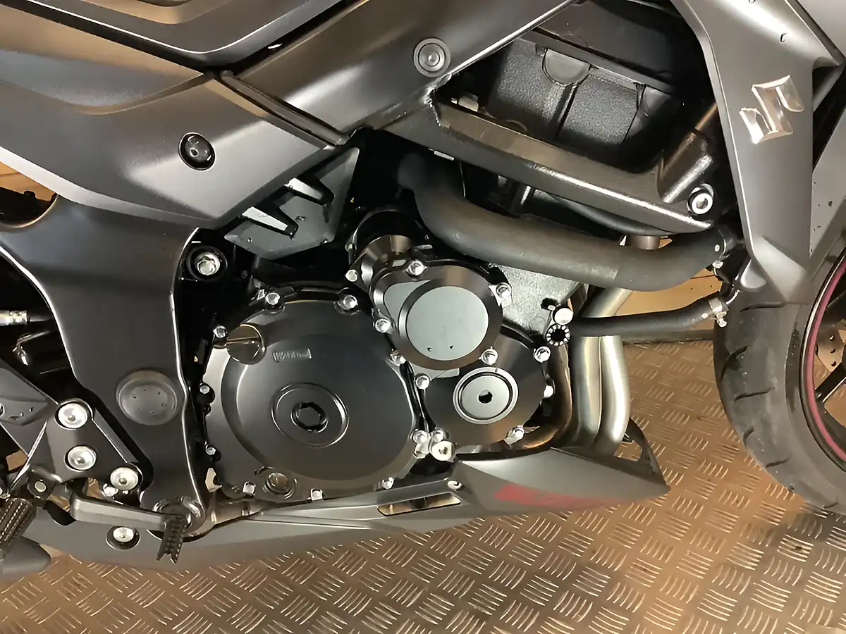 Used 2018 Suzuki Gsx Black - Interior and Exterior details 16