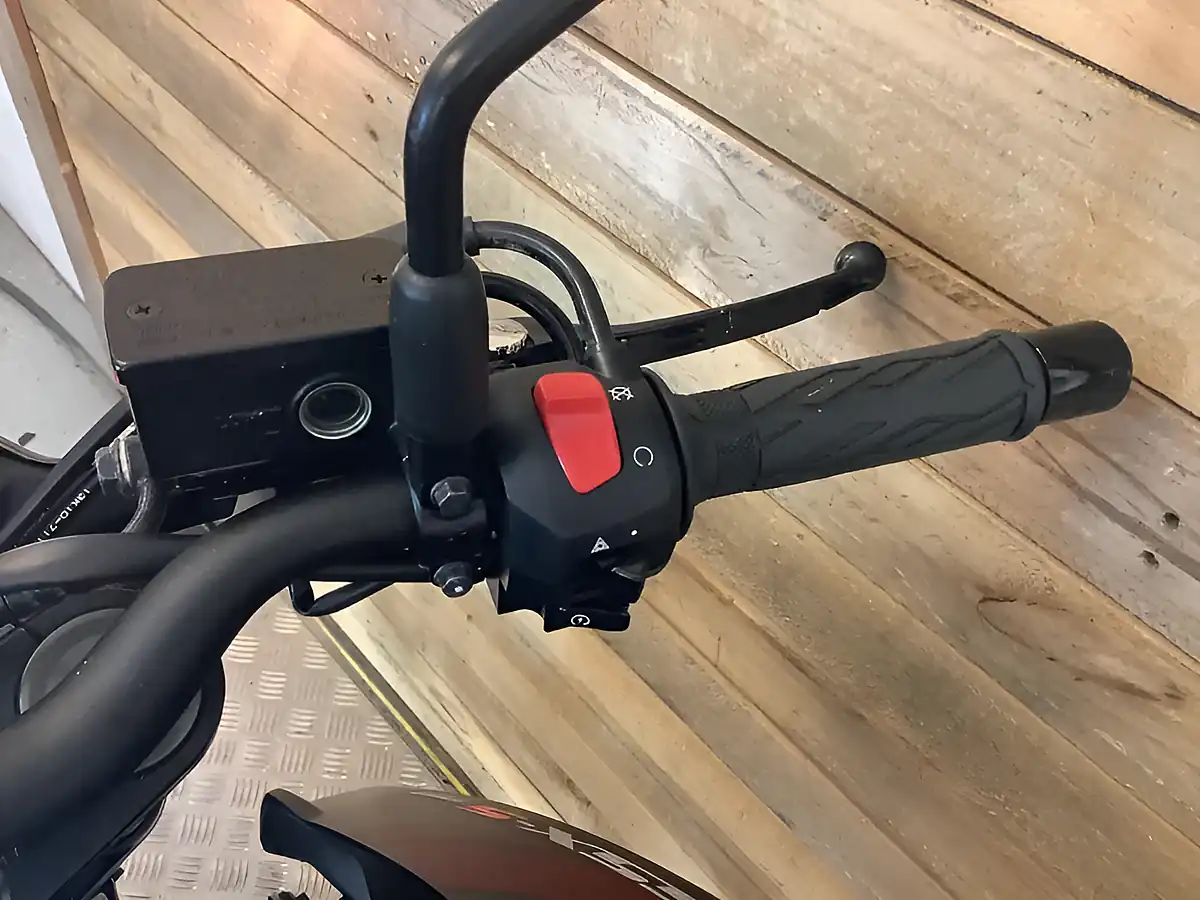 Used 2018 Suzuki Gsx Black - Interior and Exterior details 9