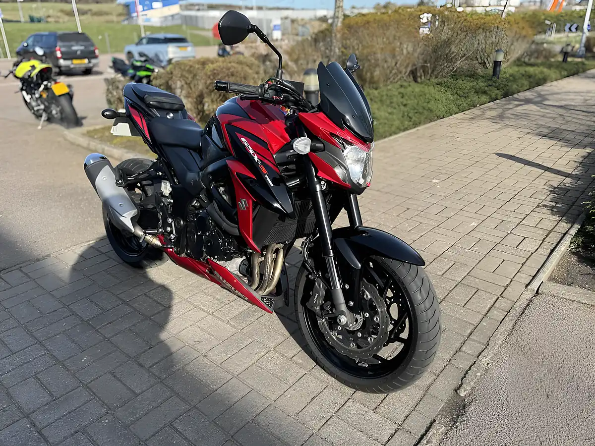 Used 2018 Suzuki Gsx-S 750 AL8 Red/Black - Interior and Exterior details 3