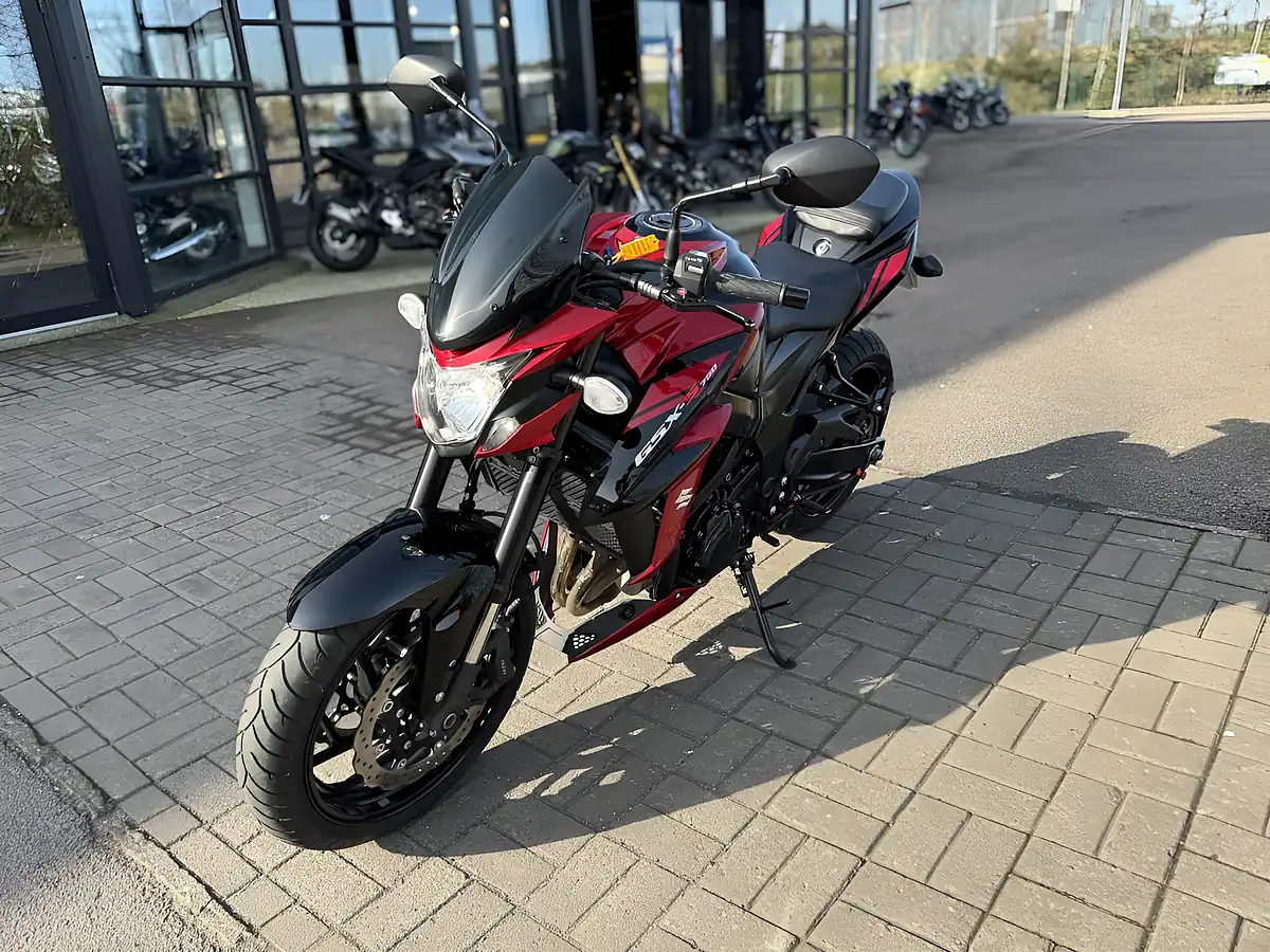 Used 2018 Suzuki Gsx-S 750 AL8 Red/Black - Interior and Exterior details 5
