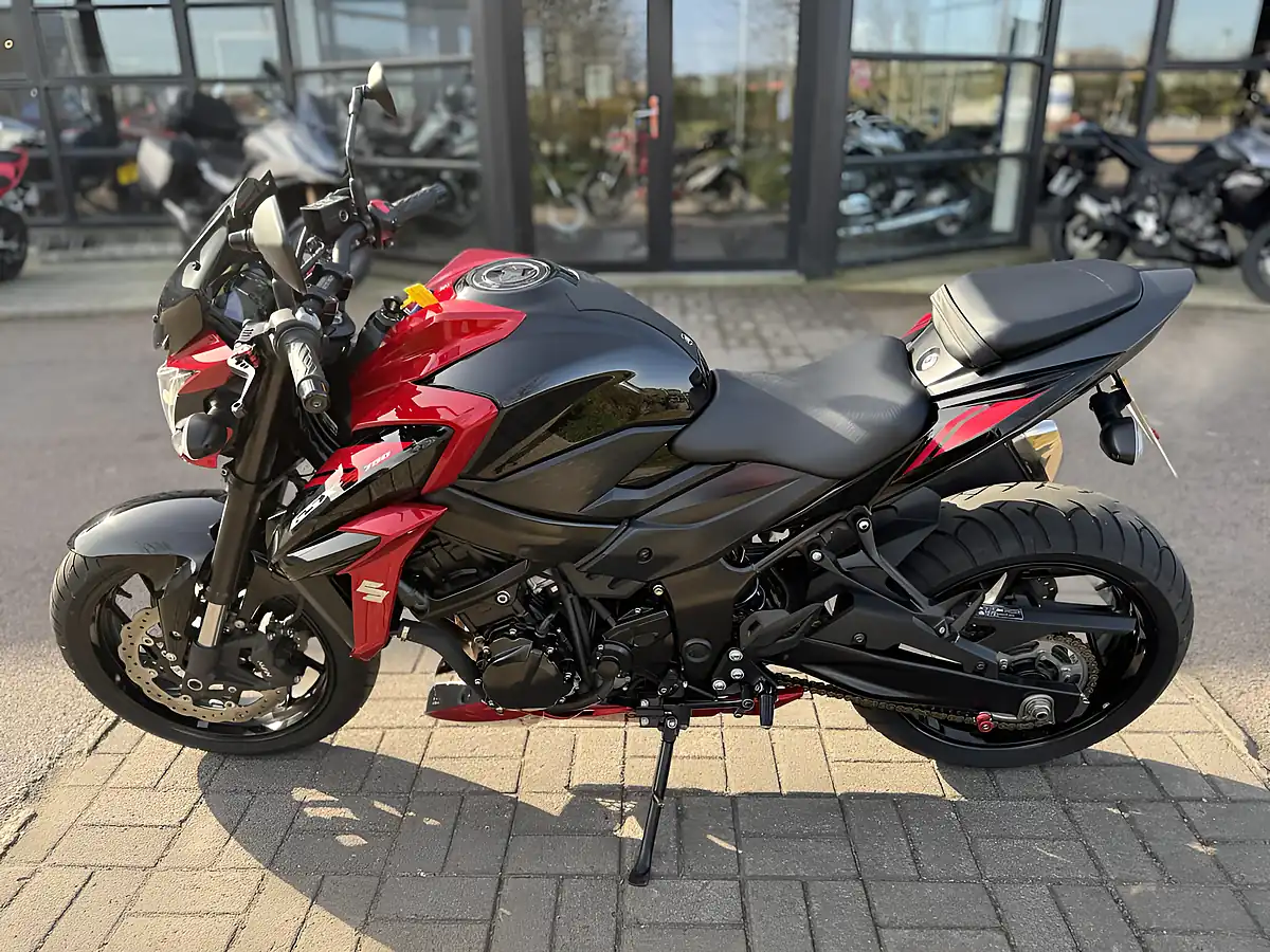 Used 2018 Suzuki Gsx-S 750 AL8 Red/Black - Interior and Exterior details 6