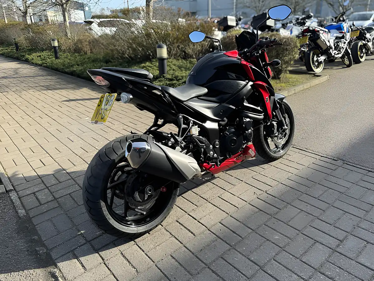 Used 2018 Suzuki Gsx-S 750 AL8 Red/Black - Interior and Exterior details 8