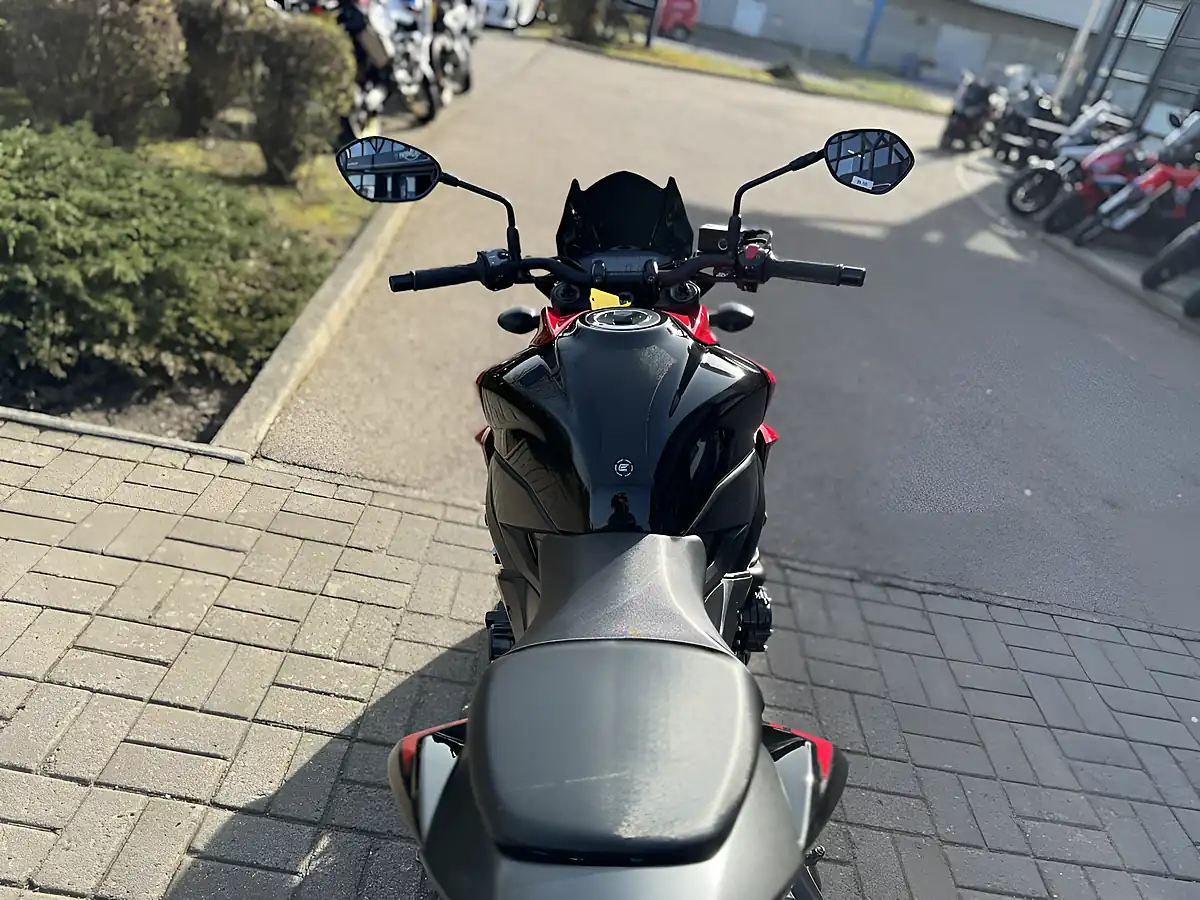 Used 2018 Suzuki Gsx-S 750 AL8 Red/Black - Interior and Exterior details 9