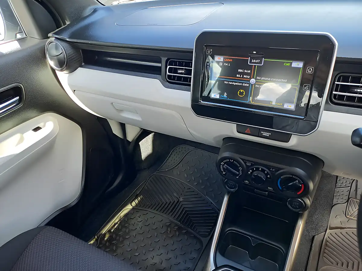 Used 2018 Suzuki Ignis Adventure White - Interior and Exterior details 16