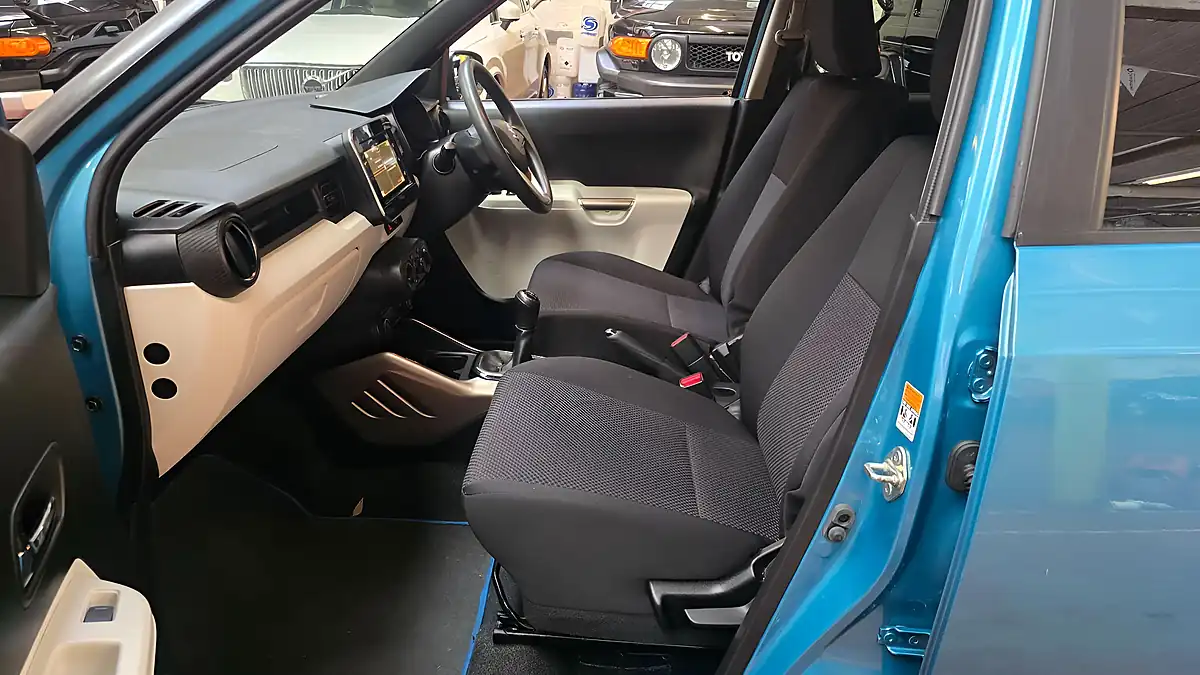 Used 2018 Suzuki Ignis Sz-T Blue - Interior and Exterior details 12