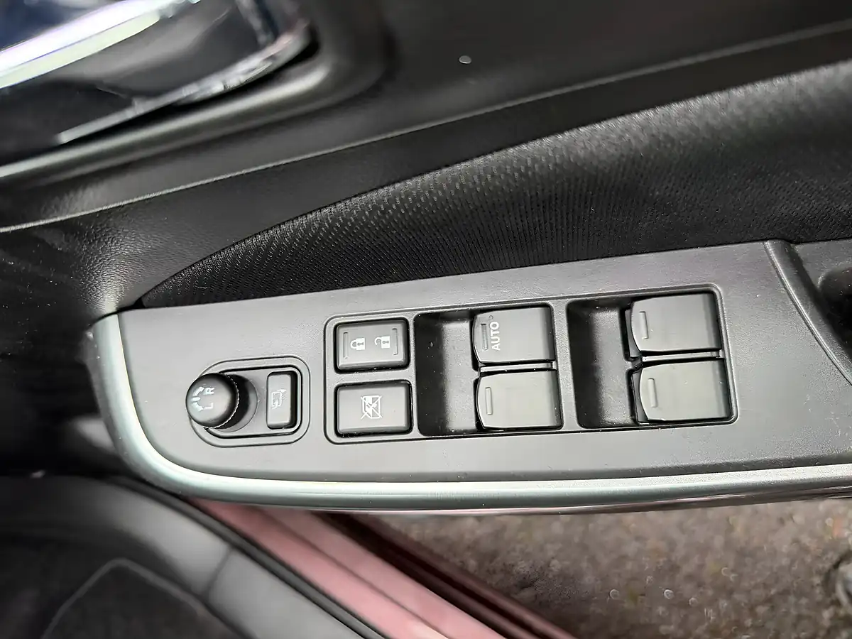 Used 2018 Suzuki Swift Brown - Interior and Exterior details 11