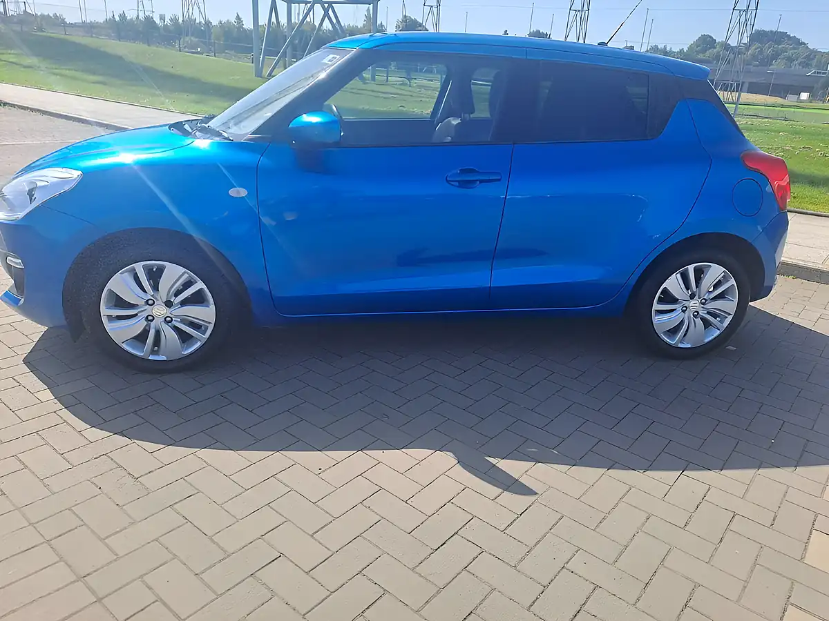 Used 2018 Suzuki Swift Sz-T Blue - Interior and Exterior details 3