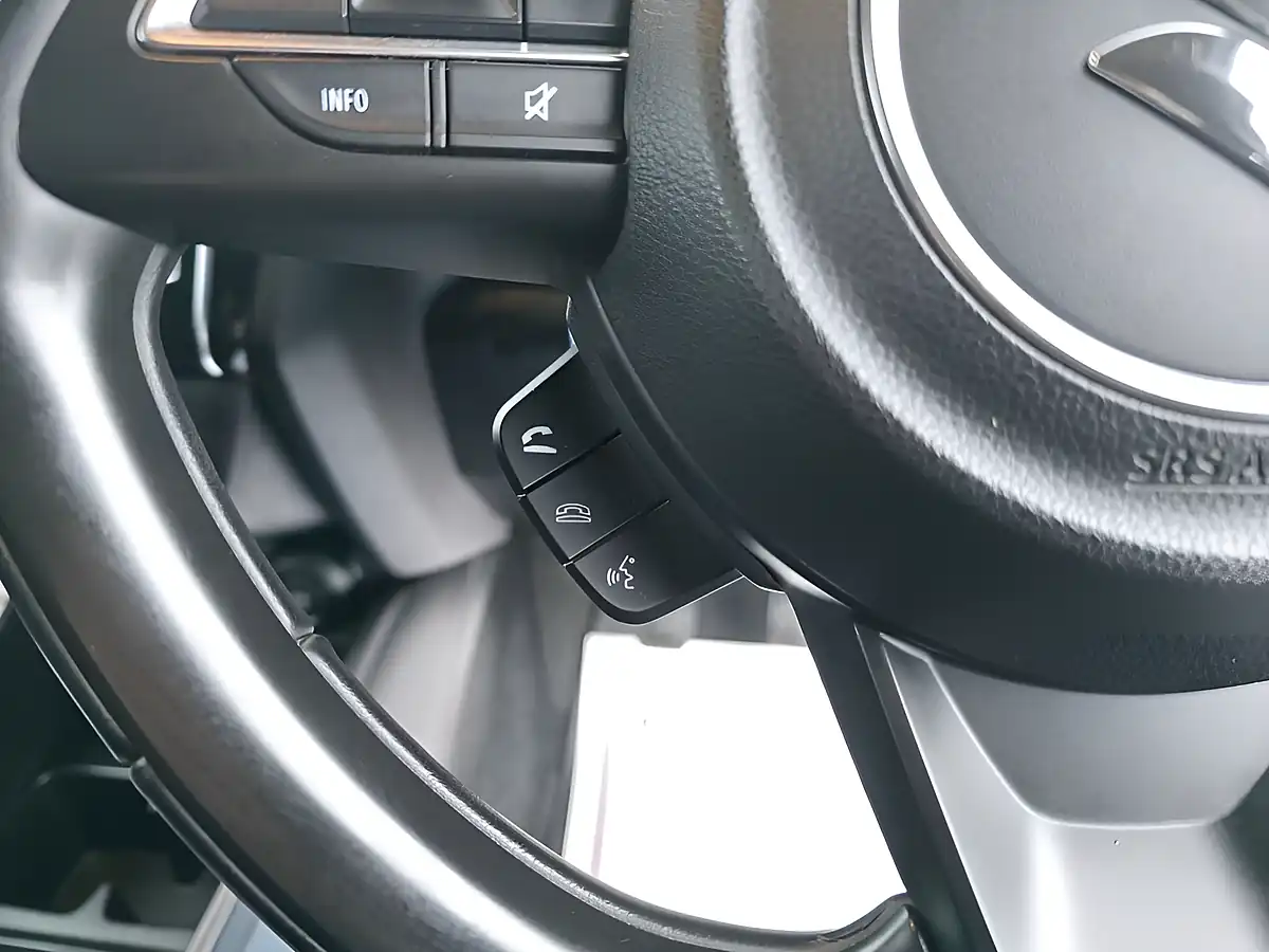 Used 2018 Suzuki Swift Sz-T White - Interior and Exterior details 14