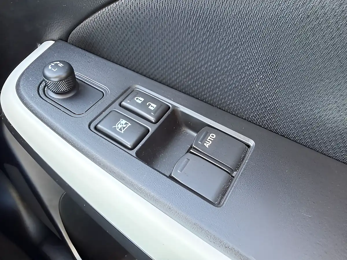 Used 2018 Suzuki Swift SZ3 Silver - Interior and Exterior details 17
