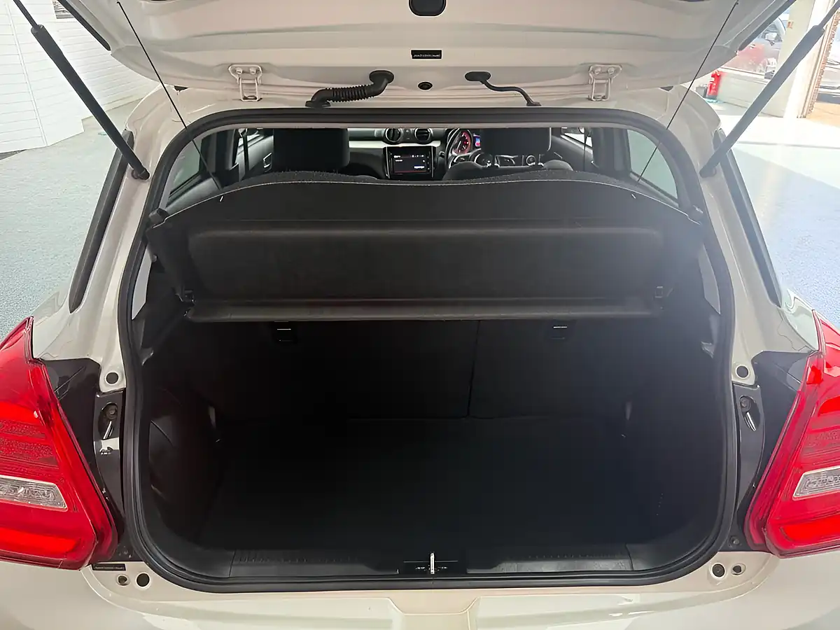 Used 2018 Suzuki Swift SZ5 White - Interior and Exterior details 10