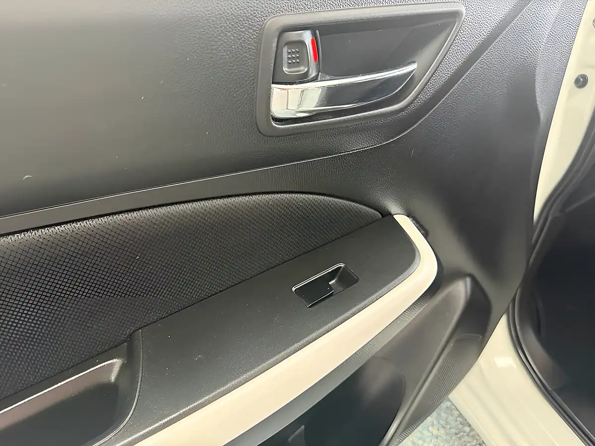 Used 2018 Suzuki Swift SZ5 White - Interior and Exterior details 16