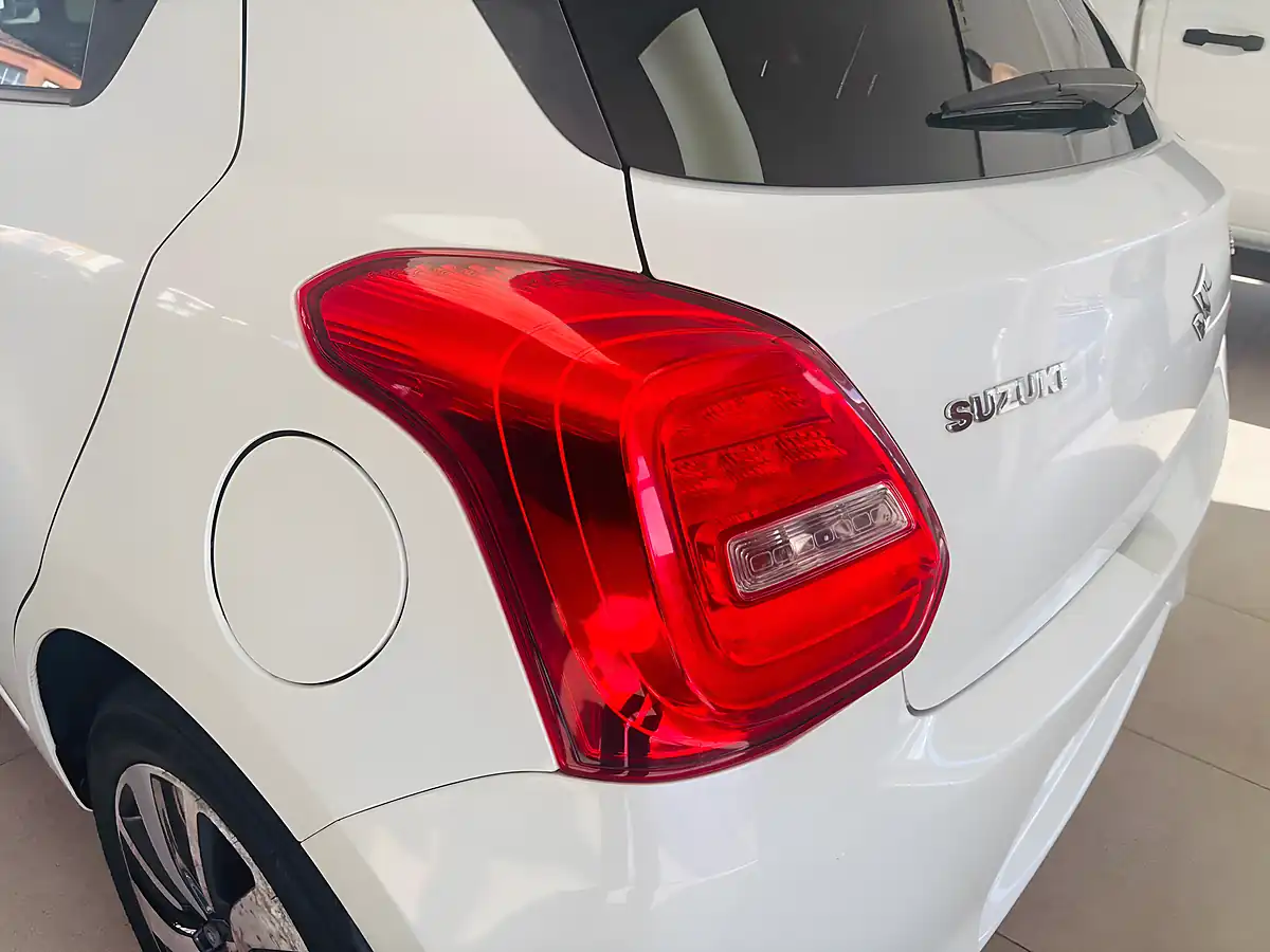 Used 2018 Suzuki Swift SZ5 White - Interior and Exterior details 11