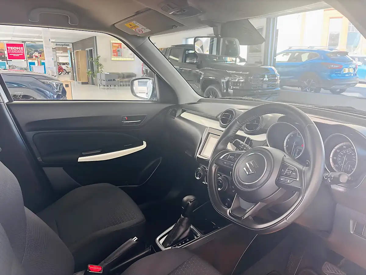 Used 2018 Suzuki Swift SZ5 White - Interior and Exterior details 18