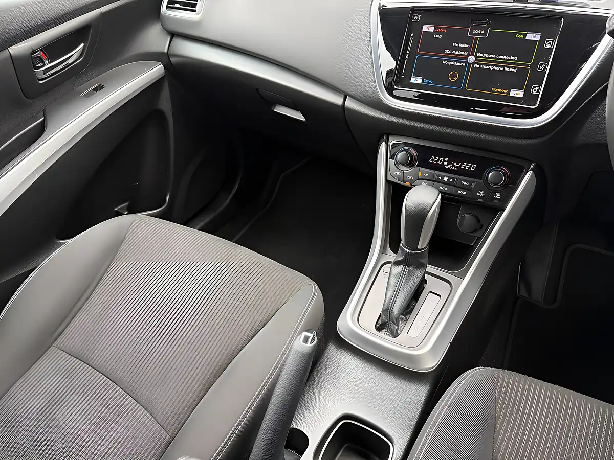 Used 2018 Suzuki SX4 S-Cross Sz-T Blue - Interior and Exterior details 13