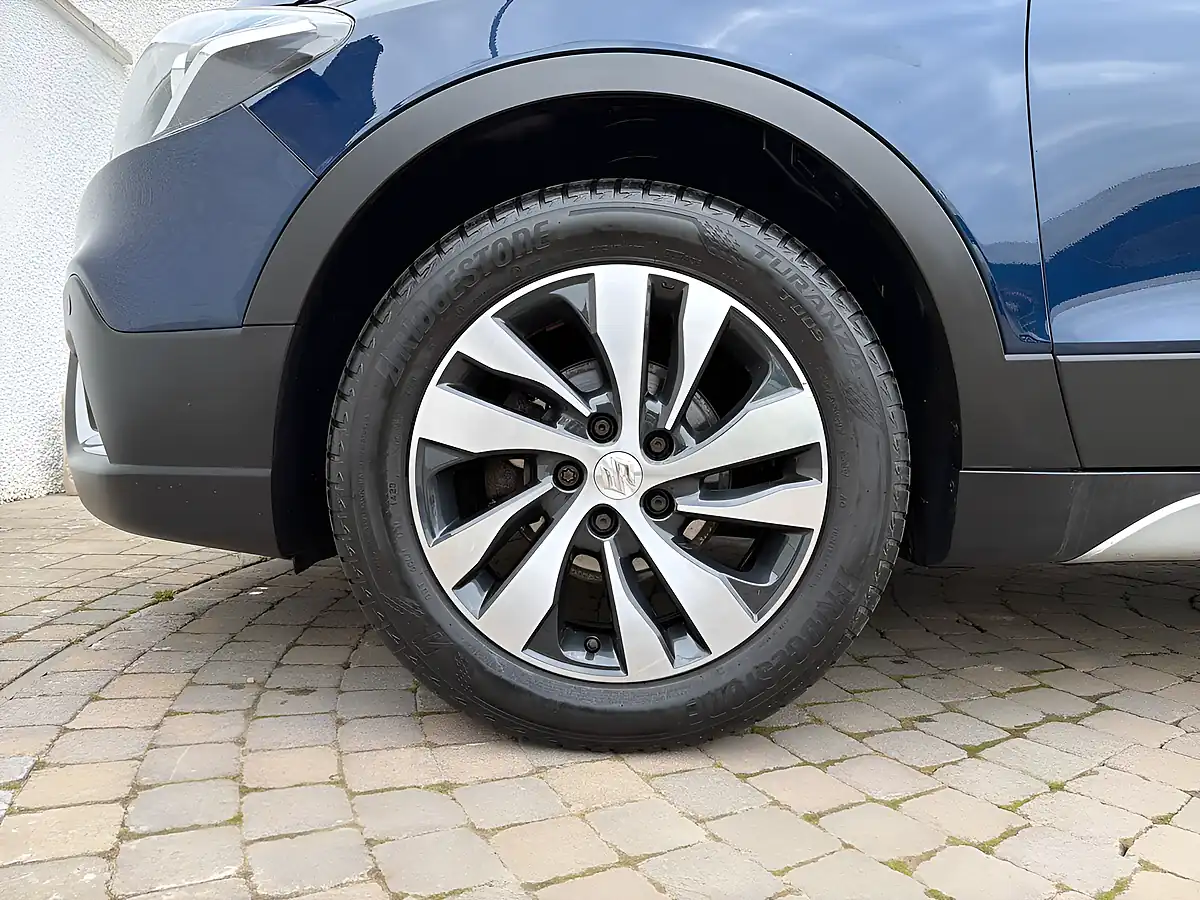 Used 2018 Suzuki SX4 S-Cross Sz-T Blue - Interior and Exterior details 7